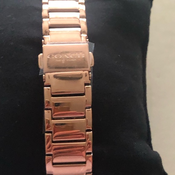 Coach Rose Gold Ladies Watch. - Picture 5 of 8